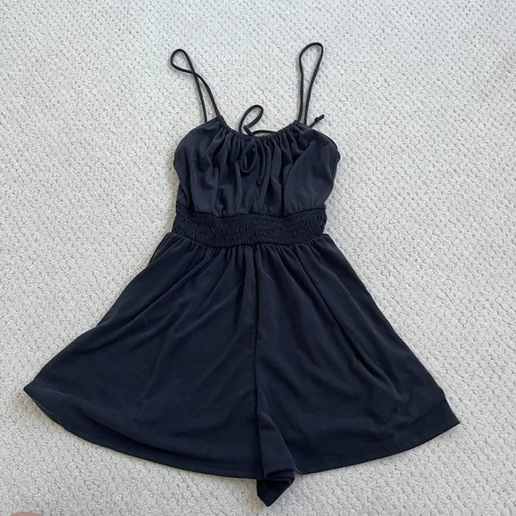 Urban Outfitters Black Flowy Romper - Picture 2 of 4